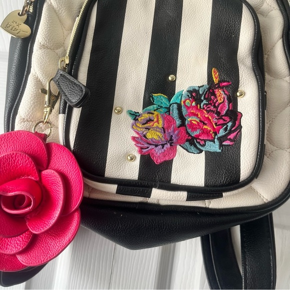 Vintage Betsey Johnson Floral Backpack Pink/black/white Y2K - Picture 2 of 8